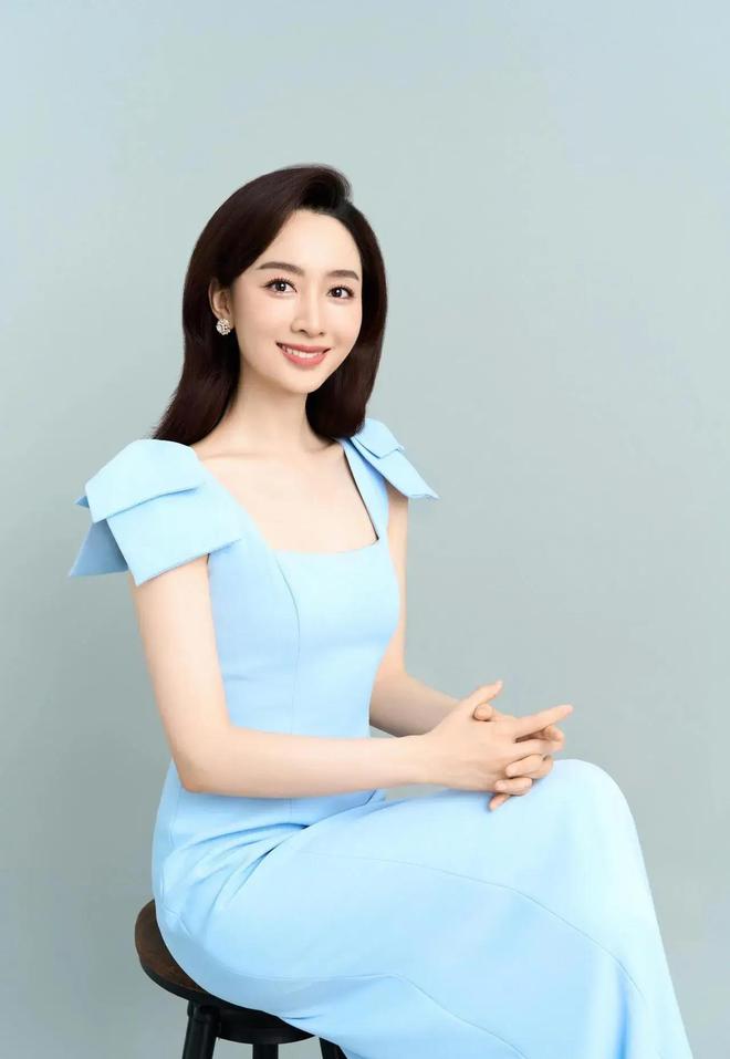 李丽莎最新形象照，科技魅力重塑，前沿时尚体验的风采